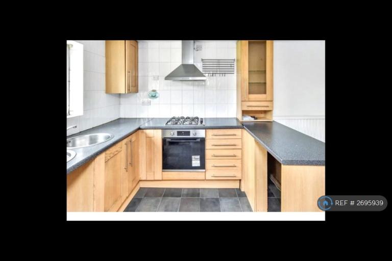 3 bedroom house in Holyrood Walk, Corby, NN18 (3 bed) (#2695939)