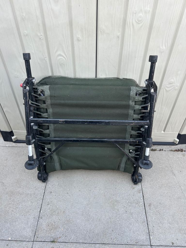 Good Condition Fishing Bed Chair – Green