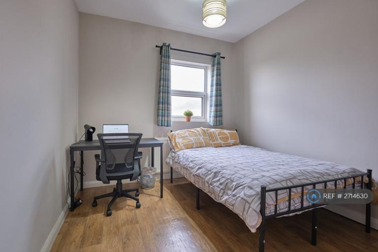 4 bedroom house in Hartley Road, Nottingham, NG7 (4 bed) (#2714630)