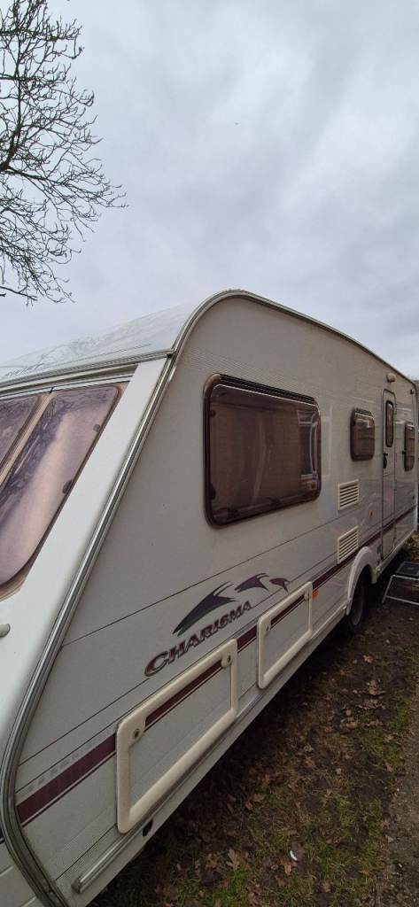 Caravan 4 berth fixed bed with motor move & awning