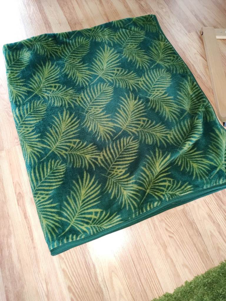 Cosy large throws