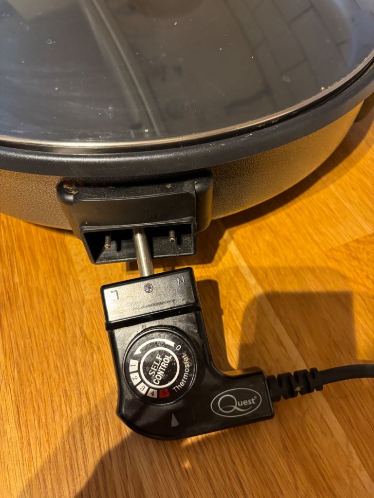 Large Electric pizza/paella pan. Collect only