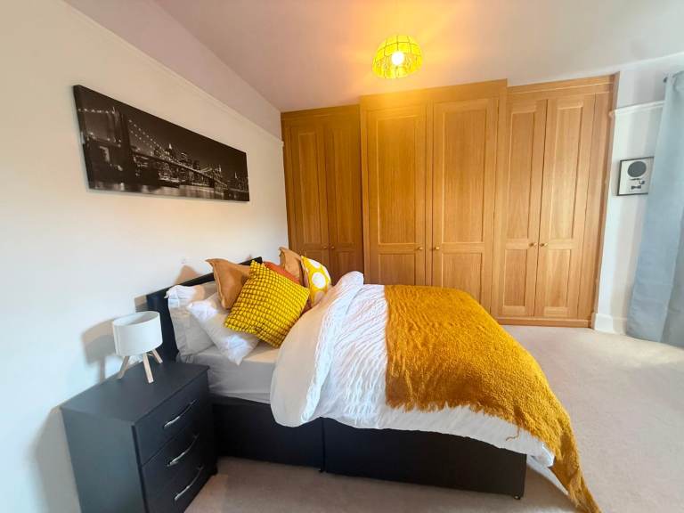 Huge Double Room in Purley | Bills Included | DSS welcome