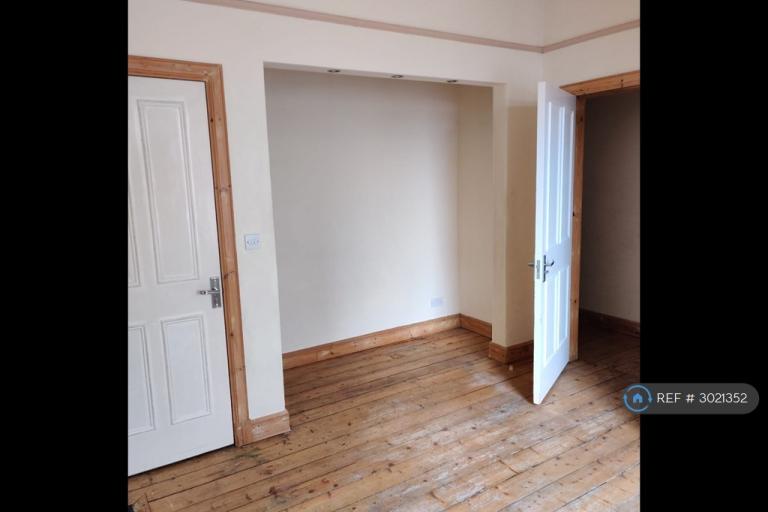 2 bedroom flat in Great Junction St, Edinburgh, EH6 (2 bed) (#3021352)
