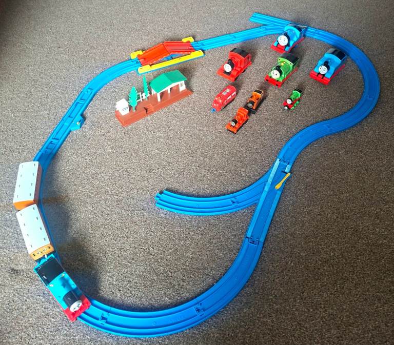 Original Thomas train set, battery-powered train in full working order,