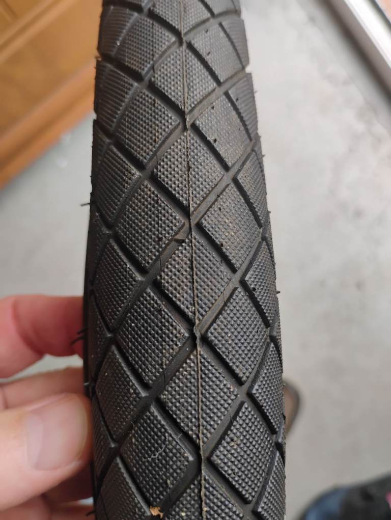 Bicycle Tyres 20 x 1.95 slick