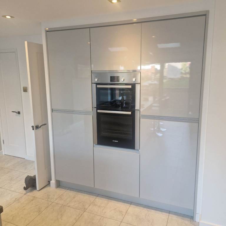 Modern Grey Kitchen Units and Appliances – Good Condition