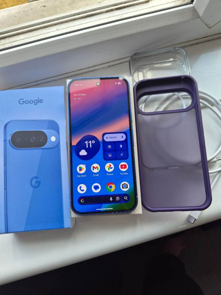 Like new condition google pixel 10 with box and extras