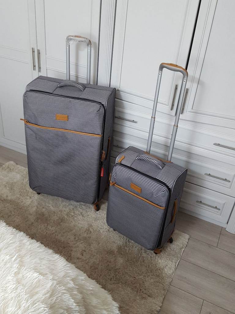 It Luggage lightweight & expandable suitcases x 2