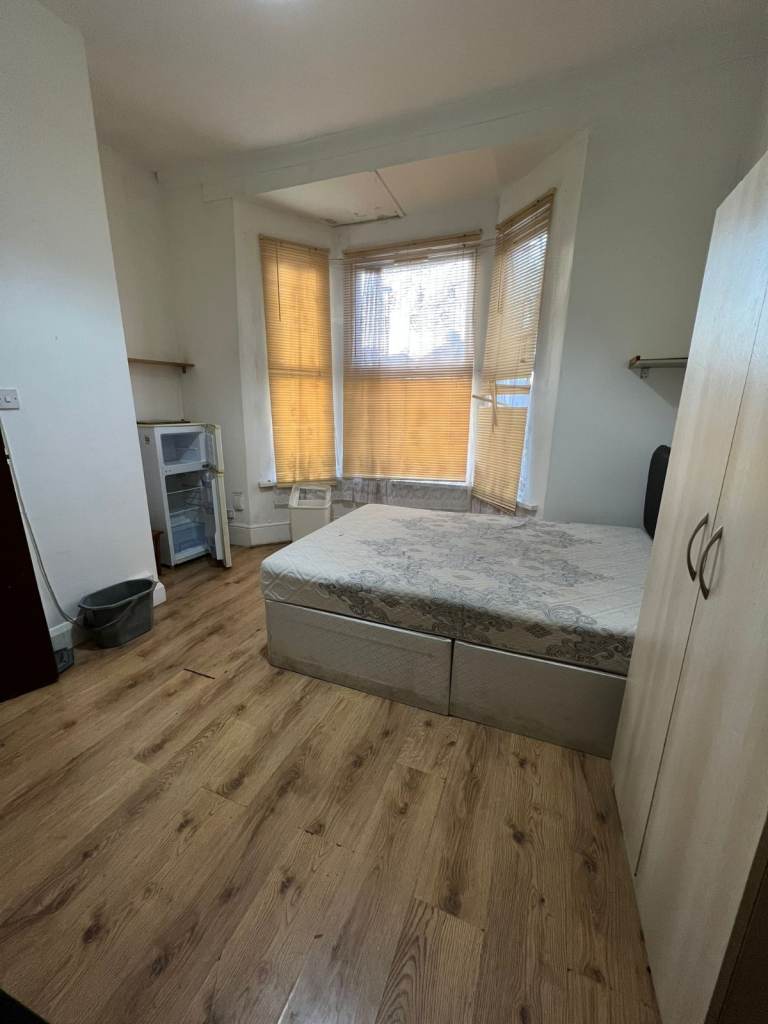  BEAUTIFUL ENSUITE DOUBLE ROOM FOR RENT IN HOUNSLOW 