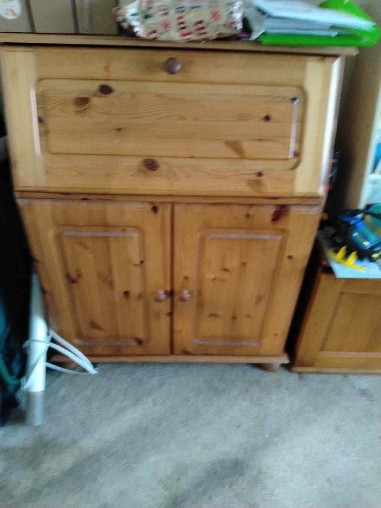 Solid pine bureau 
