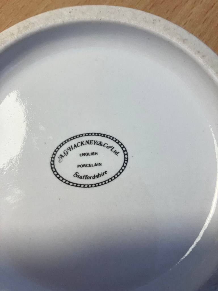 Vintage St. James’s ‘Flacker Shooting’ Porcelain Pot with Lid.