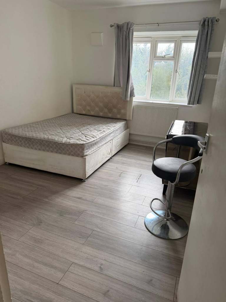 Spacious & Cosy Double Room For Rent AT SE9 2LE