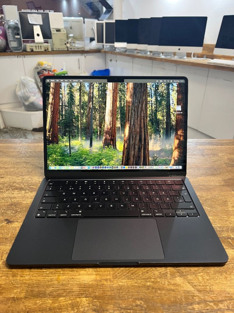 image for Apple MacBook Air M2 13.6-inch 2022 8C-CPU 8C-GPU 3.49GHz 8GB RAM 256GB SSD Midnight Blue Logic Pro 