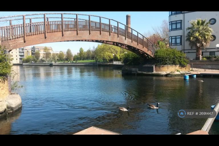 1 bedroom flat in Telegraph Place, London, E14 (1 bed) (#2691447)