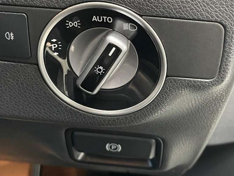 2017 Mercedes-Benz GLA 2.0 GLA250 AMG Line (Premium Plus) SUV 5dr Petrol 7G-DCT 4MATIC Euro 6 (s/...