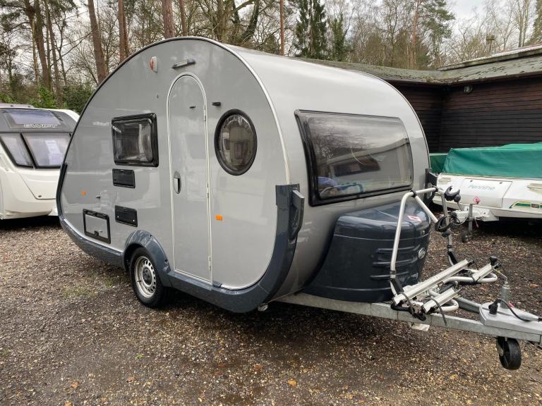 KNAUS TAB 400 - 2018 - FIXED BED - 3/4 BERTH - MOVER & AWNING - PRISTINE 