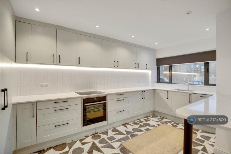 4 bedroom house in Ravensdale Gardens, London, SE19 (4 bed) (#2724500)