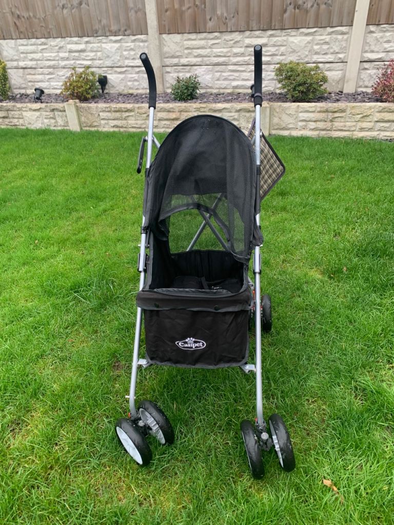 Easypet  Pet Stroller and Brand New shower/waterproof Cover