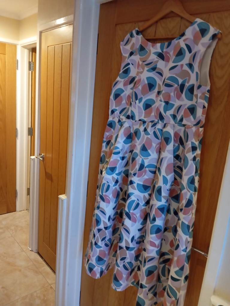 Beautiful closet London dress, suitable for wedding guest 