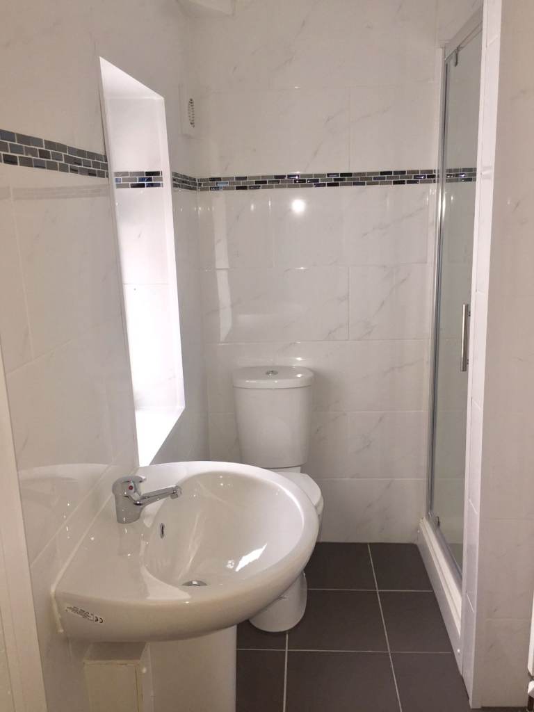 DOUBLE ENSUITE BEDROOM, fully furnished, all bills included and parking space available