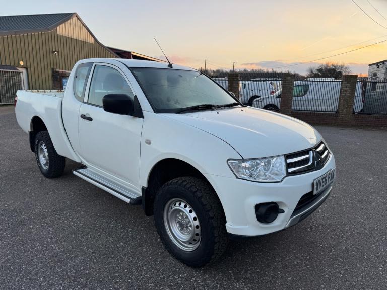 2016 Mitsubishi L200 Club Cab DI-D 4Life 4WD 134Bhp AIR CON EX BT FSH PICK UP Diesel Manual