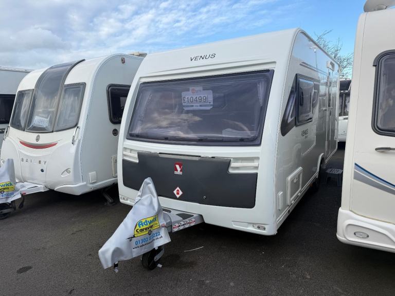 Lunar Venus Delux 460 2 Berth Rear Bathroom