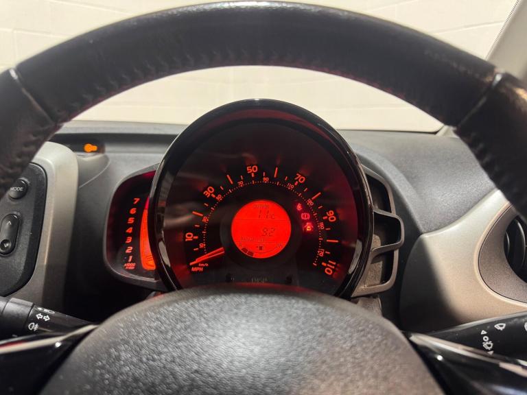 2015 Toyota AYGO 1.0 VVT-i x-play Euro 5 5dr Euro 5 HATCHBACK Petrol Manual