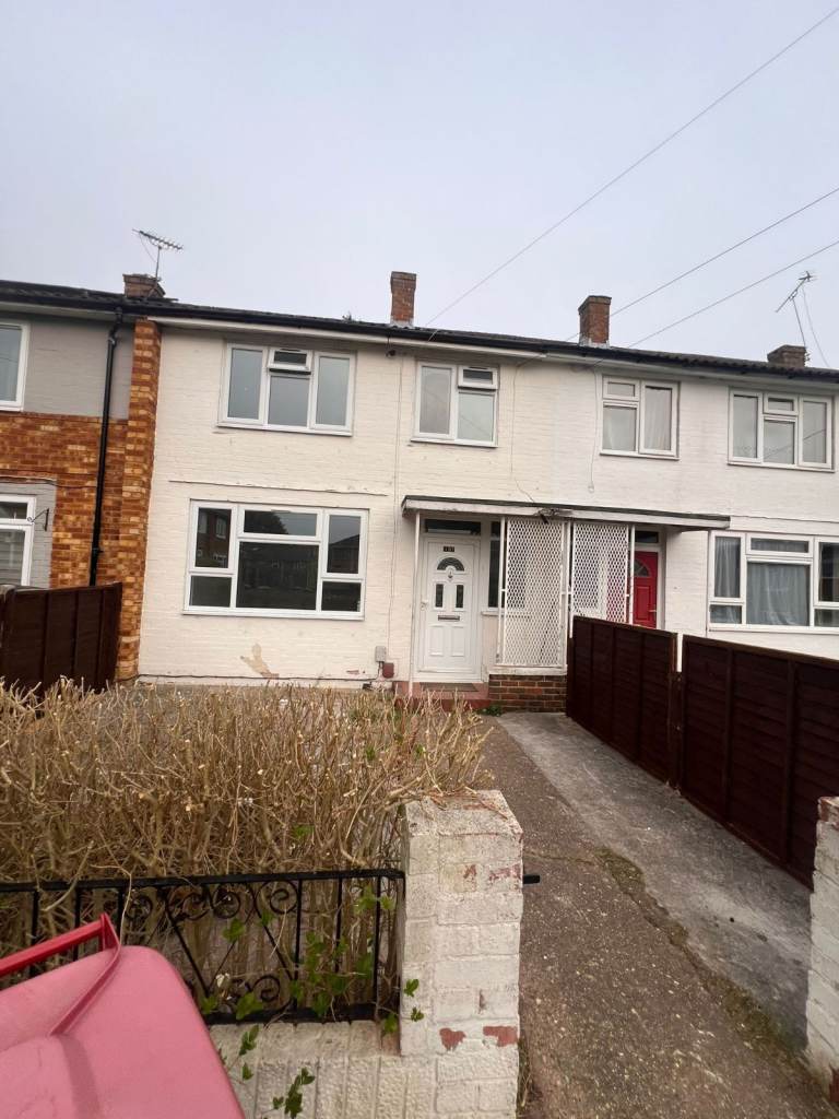 3- Bedroom Property for rent- £1900 ono per month SL2