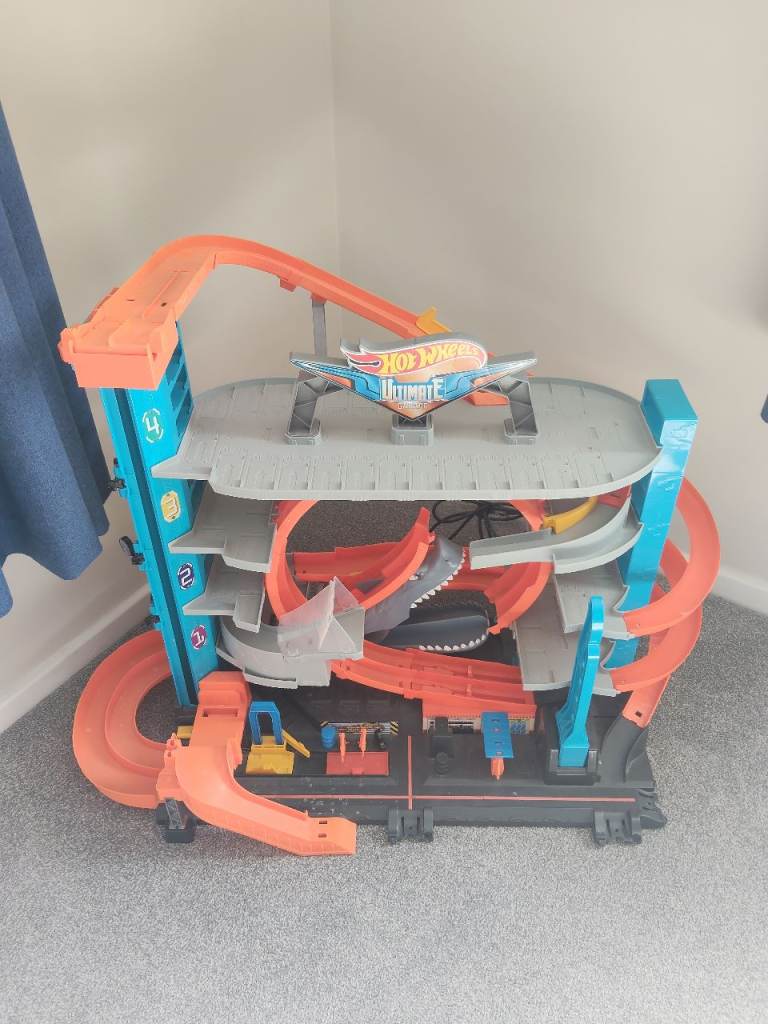 Hot Wheels City Ultimate Garage - Good Condition