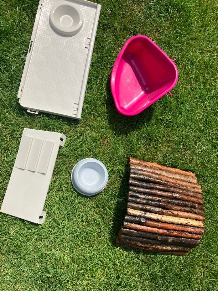 Rabbit/guine pig hutch & accessories