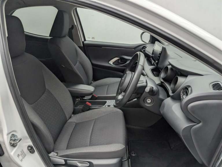 2022 Toyota Yaris 1.5 VVT-h Design Hatchback 5dr Petrol Hybrid E-CVT Euro 6 (s/s) (116 ps) -  HAT...