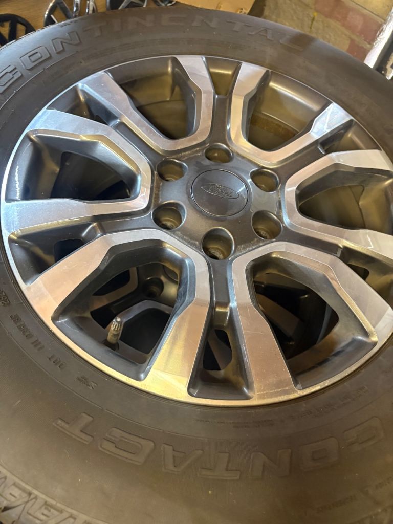 Alloys wheels with new tyres