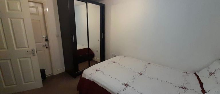 Spacious Room to Rent in Netherhall – £440 per month