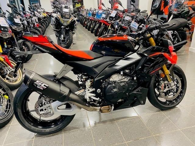 Aprilia Tuono V4 1100 FACTORY, INCLUDING SC PROJECT EXHAUST & CARBON MUDGUARD.