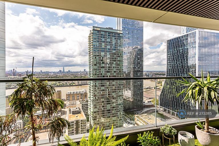 1 bedroom flat in Hobart Building, London, E14 (1 bed) (#2733115)