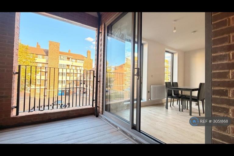 1 bedroom flat in Wilks Place, London, N1 (1 bed) (#3051868)