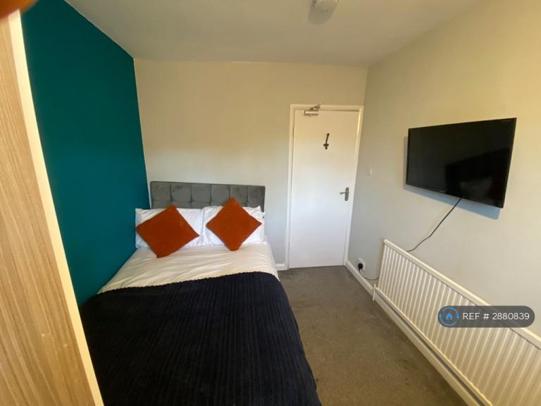 1 bedroom in Desborough Avenue, High Wycombe, HP11 (#2880839)