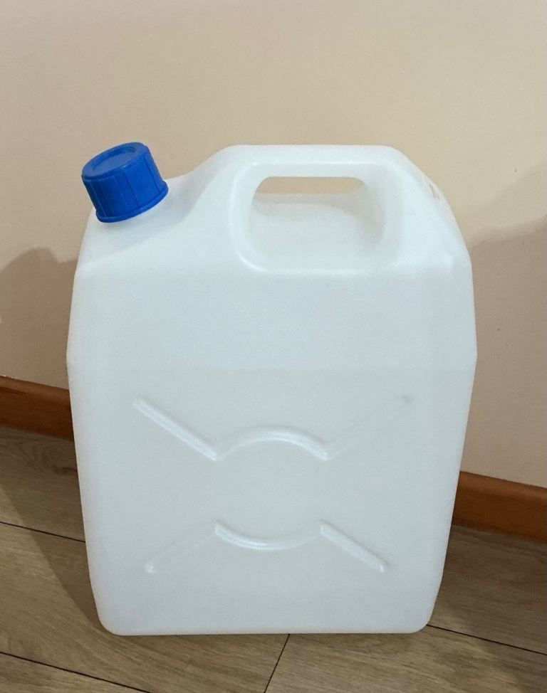 NEW container Jerry can, large 25L. Fuel or water etc. Paid £16 so a bargain only £10 !!