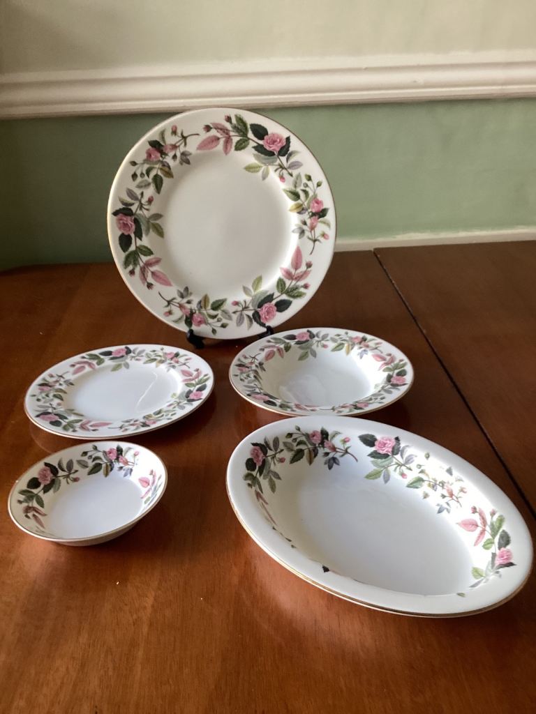 Wedgewood dinner set