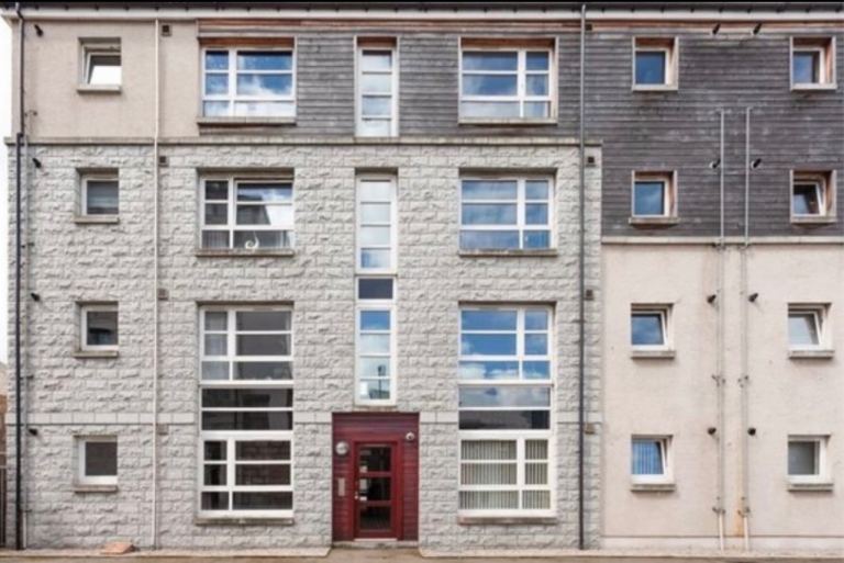 Very Clean and modern 2 bedroom flat for rent in Aberdeen City Centre 