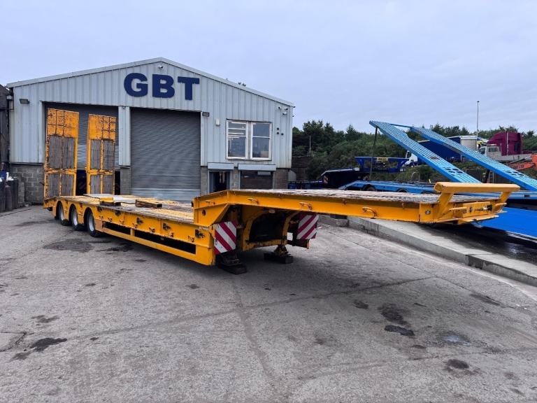 chieftain Low loader trailer  This will do it all !!!