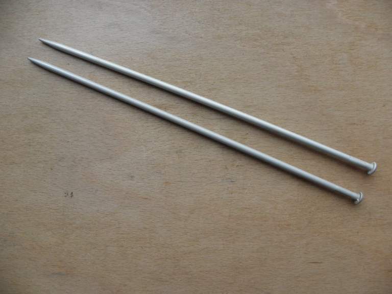 image for 2 VINTAGE KNITTING NEEDLES SIZE No. 7 25cm x 4.5mm BIENNA ENGLAND ALUMINIUM GREY