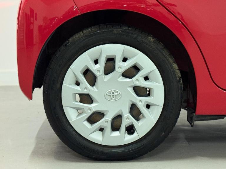 2019 Toyota AYGO 1.0 VVT-i x-play Euro 6 5dr HATCHBACK Petrol Manual