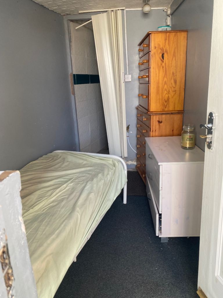 Single en suite available for rent 
