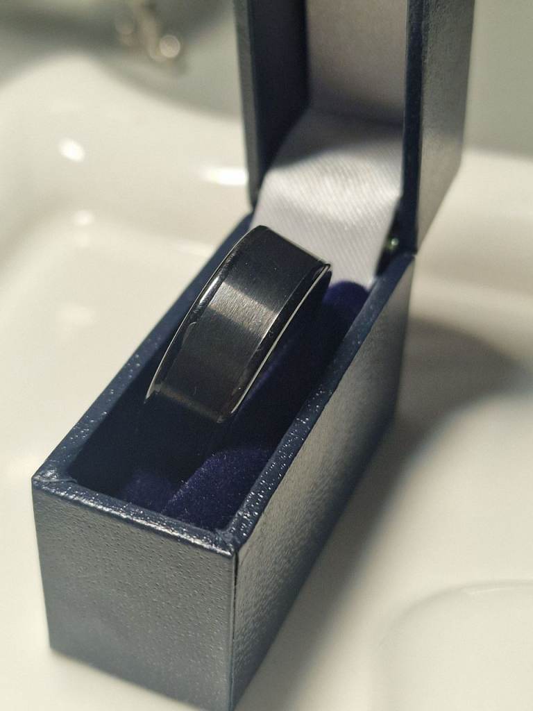 Zirconia Black Metal Wedding Band Ring – As Good As New