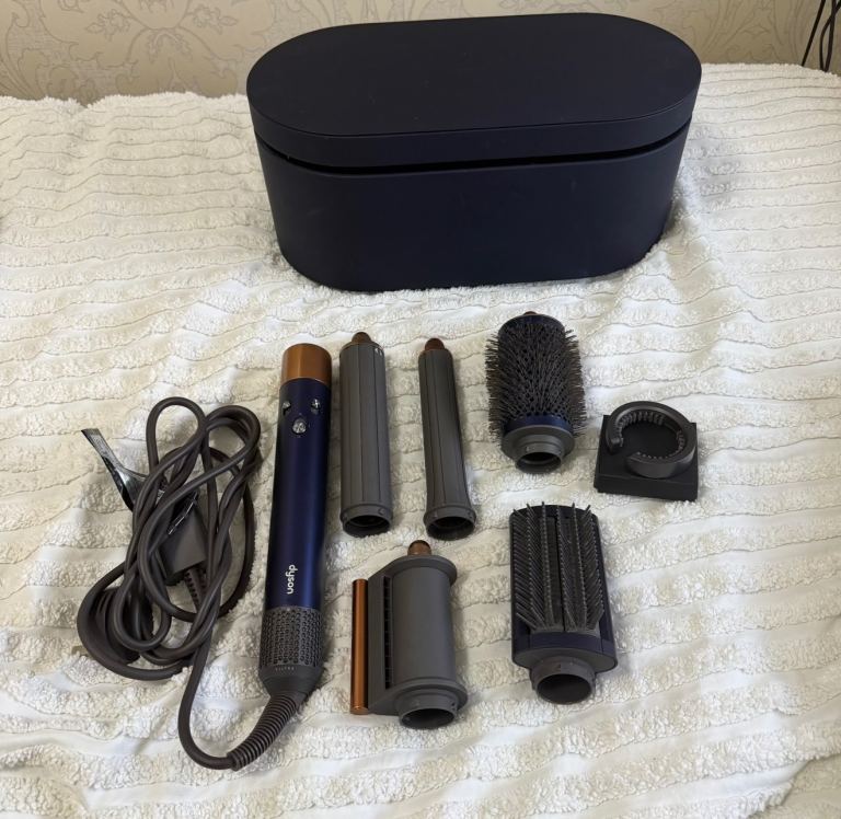 Dyson Airwrap Complete Styler – Excellent Condition
