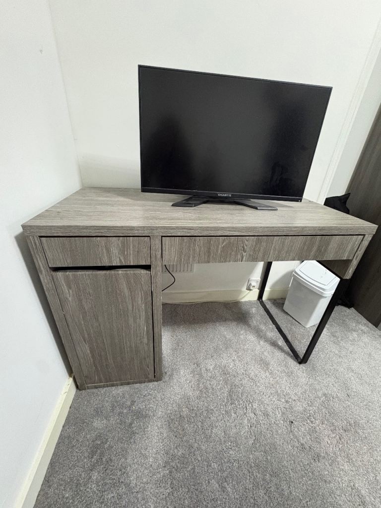 Ikea MICKE desk 