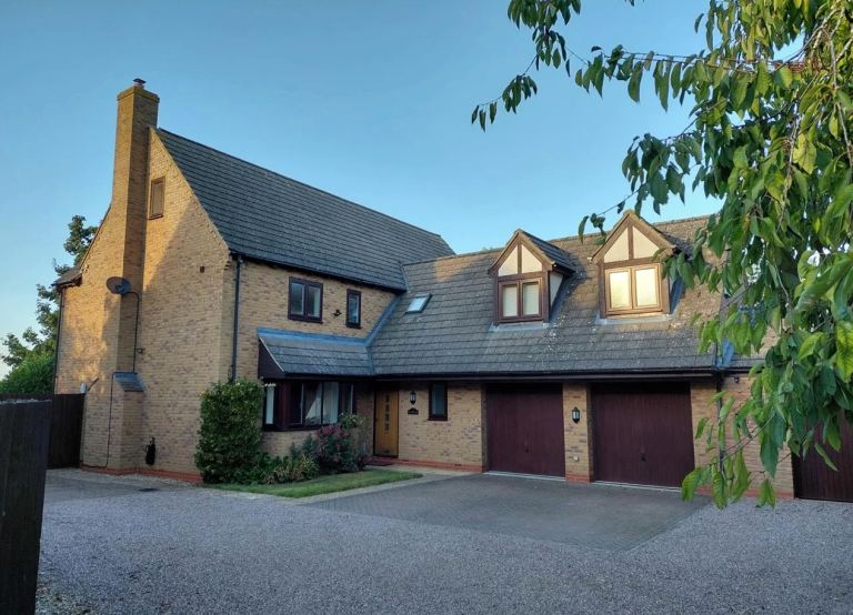 5 Bed Detached House, Manor Farm Close, NN14