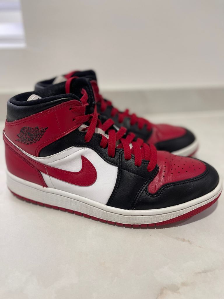 100% Genuine Nike Air Jordan 1 Mid trainers UK 7.5 Chicago Black Toe colourway